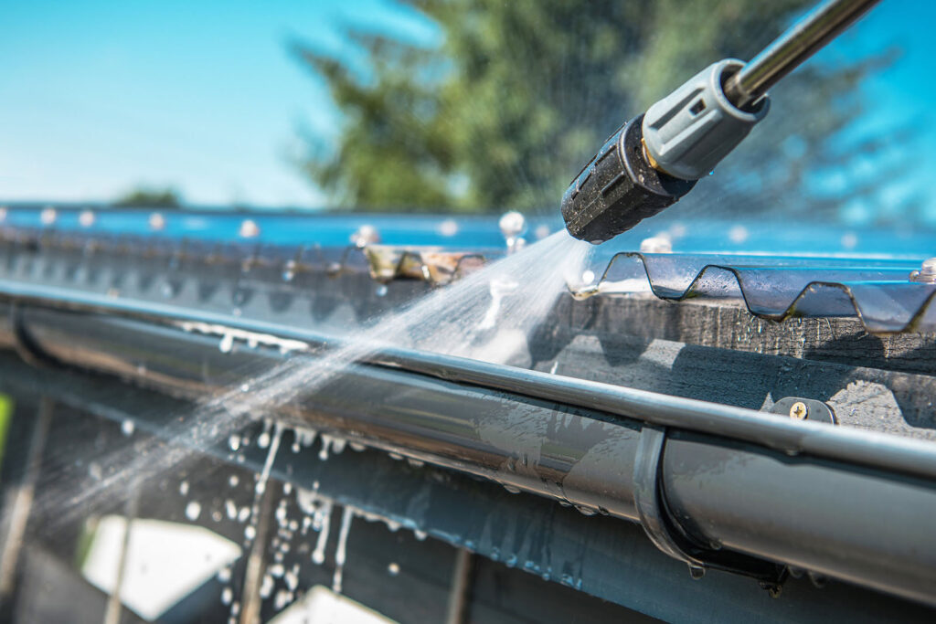 The Long-Term Benefits of Choosing Gutter Cleaning Services