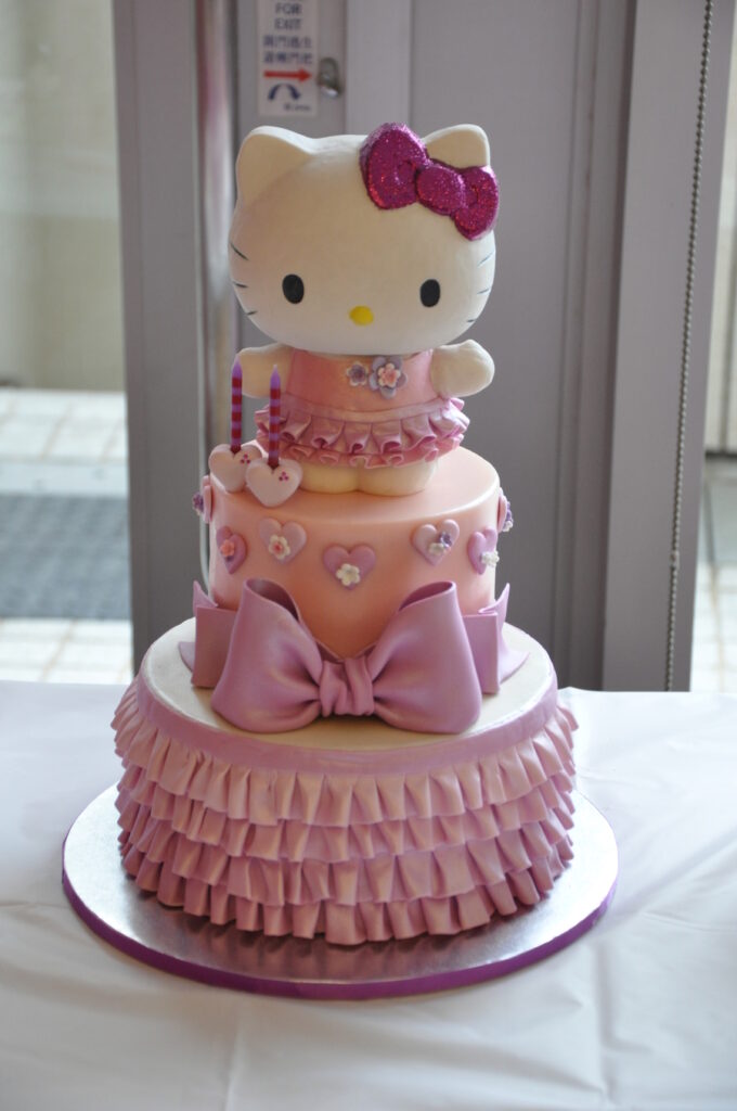 hello kitty cake